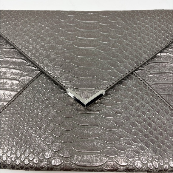 Stella & Dot City Slim Pewter Vegan Leather Clutch, EUC, MSRP $79 - Picture 4 of 11